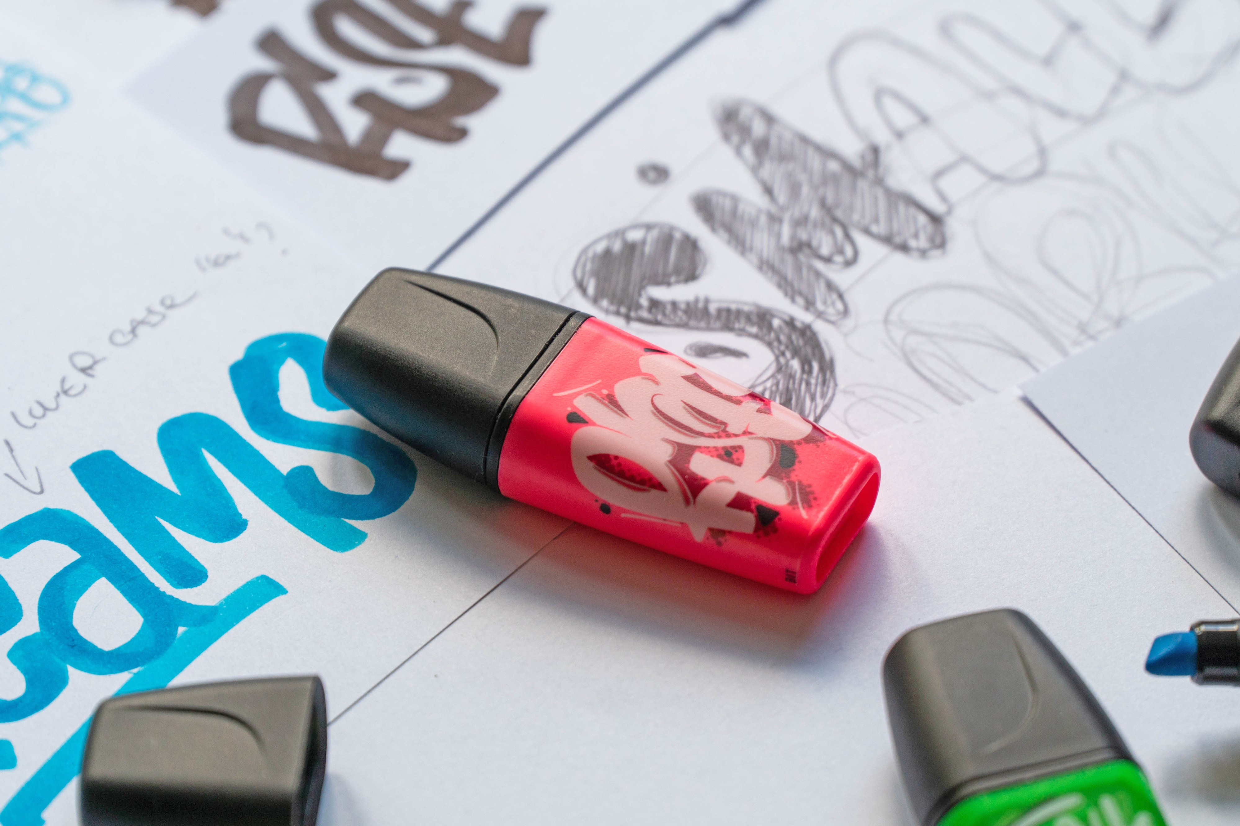 5 surligneurs STABILO BOSS MINI by Snooze One + 1 mini marqueur noir